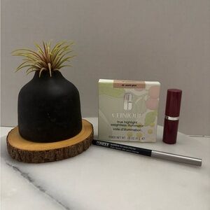 Clinique True Highlight Weightless Illuminator plus eyeliner and lipstick